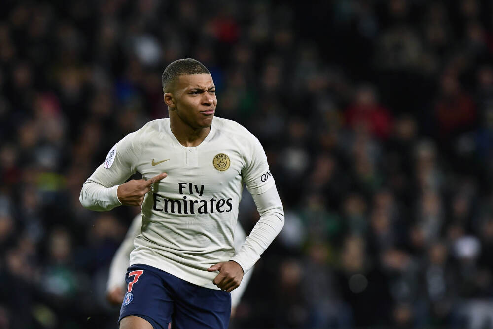 上港或将不再续约功勋王牌！曾是球队的重要人物已被曝出准备退役照片